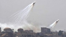 Bom phốt pho trắng được liên quân Mỹ dùng tại Iraq hồi năm 2017. Ảnh: AFP.