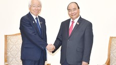 Thủ tướng Nguyễn Xuân Phúc và Thống đốc tỉnh Hyogo Toshizo Ido. Ảnh: VGP/Quang Hiếu