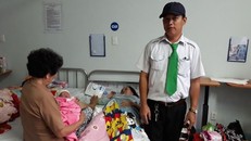 Hành trình của hai em bé chào đời trên taxi trong bão số 9 ​