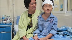 Bé Nhi hồi phục tốt sau ca mổ. Ảnh: N.P.