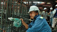 Công nhân thi công tuyến hầm metro số 1. Ảnh: Nguyên Anh