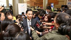 Thứ trưởng Bộ Ngoại giao Lê Hoài Trung trả lời phỏng vấn của phóng viên. (Ảnh: Dương Giang/TTXVN)