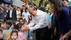 Thủ tướng: Lấy hạnh phúc, an toàn của phụ nữ, trẻ em là mục tiêu hành động