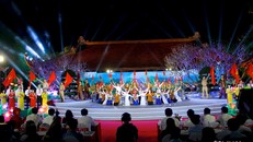 Hoạt cảnh "Nguồn sáng dẫn đường". Ảnh: Báo Nghệ An