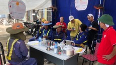 Một điểm tránh nóng miễn phí ở phố Trần Cung, Hà Nội. Ảnh: Tất Định.