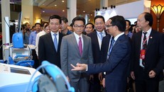 Phó Thủ tướng Vũ Đức Đam và các đại biểu tham dự Diễn đàn. Ảnh: VGP/Đình Nam