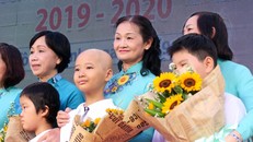 Niềm vui của các cô giáo và bệnh nhi trong ngày khai giảng năm học mới. (Ảnh: Đinh Hằng/TTXVN)