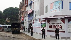 Công an khám xét chi nhánh Công ty Alibaba chiều 20/9. Ảnh: Quốc Thắng.