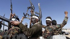 Các tay súng phiến quân Houthi tại thủ đô Sanaa, Yemen. (Ảnh: AFP/TTXVN)