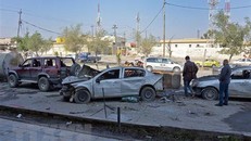 Hiện trường một vụ đánh bom xe ở Mosul, Iraq. (Ảnh: AFP/TTXVN)