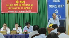 Phó Thủ tướng Thường trực Trương Hòa Bình phát biểu tại buổi tiếp xúc cử tri. (Ảnh: Bùi Giang/TTXVN)