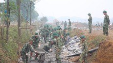 Xây dựng sân bay Miếu Môn.