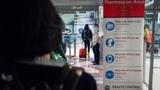 Khu vực quét nhiệt dành cho hành khách từ Vũ Hán, Trung Quốc tại sân bay Suvarnabhumi, Thái Lan - Ảnh: AFP