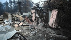 Nhà cửa bị thiêu rụi trong đám cháy rừng tại Wingello, Australia, ngày 12/1/2020. Ảnh: THX/ TTXVN