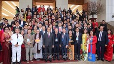 Thủ tướng gặp mặt kiều bào tham dự chương trình Xuân Quê hương 2020