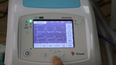  Máy thở VSmart VFS-510 do Vingroup sản xuất với tỉ lệ nội địa hóa 70%.