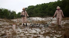 Đội nữ rà phá bom mìn có một không hai ở Quảng Trị