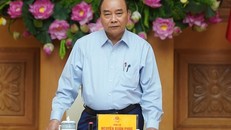 Thủ tướng Nguyễn Xuân Phúc phát biểu tại cuộc họp - Ảnh: VGP/Quang Hiếu