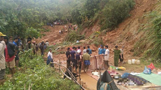 Hiện trường vụ sạt lở vùi lấp 1 gia đình 6 người tại thôn Tà Rùng, xã Húc, Hướng Hóa, Quảng Trị.