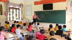 Học sinh lớp 1 Trường Tiểu học và Trung học cơ sở Nậm Loỏng, xã Sùng Phài, thành phố Lai Châu.