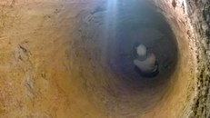 Nghề đào giếng, nghe thì tưởng chừng như đơn giản, nhưng chỉ có những người phu đào mới hiểu nhọc nhằn ra sao...