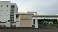 Bệnh viện Tâm Thần Bình Dương xây xong rồi bỏ hoang. Ảnh: Trần Anh Ngọc