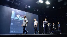 Tiến hành vận hành AI Camera tại buổi lễ ra mắt.