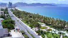 Thành phố Nha Trang nằm ở vị trí trung tâm tỉnh Khánh Hòa.