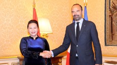 Chủ tịch Quốc hội Nguyễn Thị Kim Ngân hội kiến Thủ tướng Cộng hòa Pháp Edouard Philippe. (Ảnh: Trọng Đức/TTXVN)