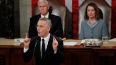 Tổng thư ký NATO Stoltenberg kêu gọi tổ chức này phải đoàn kết hơn trong bối cảnh các nước thành viên ngày càng chia rẽ và Nga ngày một “quyết đoán hơn”. Ảnh: Reuters