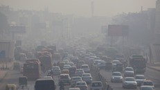 Khói mù ô nhiễm bao phủ dày đặc tại New Delhi, Ấn Độ. (Nguồn: AFP/TTXVN)