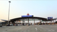 Trạm thu phí BOT Pháp Vân - Cầu Giẽ. Ảnh: Huy Hùng/TTXVN