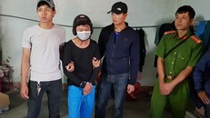 Đưa nghi can Vũ đến hiện trường vụ án mạng