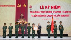 Thủ tướng Chính phủ Nguyễn Xuân Phúc thay mặt Đảng và Nhà nước trao tặng Huân chương Độc lập hạng Nhất Tập đoàn Công nghiệp - Viễn thông Quân đội Viettel