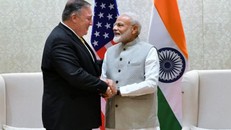 Ngoại trưởng Mỹ Mike Pompeo (trái) và Thủ tướng Ấn Độ Narendra Modi. Ảnh: indiatoday.in