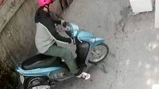 Người bị tình nghi sát hại nữ sinh viên trong phòng trọ bị camera an ninh ghi lại hình ảnh.