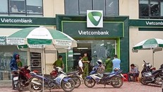 Ảnh công an có mặt tại hiện trường. Ảnh: T.Gia.