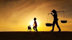 Theo lời Đức Phật dạy, cái gốc của mỗi người chính là đạo hiếu bởi công ơn cha mẹ vô cùng lớn lao. Ảnh minh họa. 