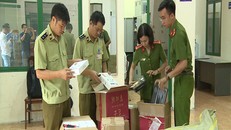 Lực lượng chức năng liên túc bắt giữ các vụ buôn bán bánh trung thu Trung Quốc nhập lậu 