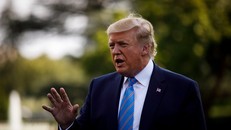 Tổng thống Mỹ Donald Trump phát biểu với báo giới tại Washington, DC..( Ảnh: THX/TTXVN)