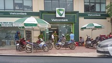  Kẻ nổ súng, xông vào ngân hàng là một thượng úy công an