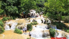 Thác Mây đang là điểm đến lý tưởng hàng đầu, thu hút hàng vạn du khách tới vui chơi - Ảnh: Báo Thanh Hóa