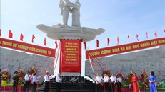 Khánh thành Tượng đài tưởng niệm sự kiện Tập kết năm 1954. Ảnh: Nguyễn Văn Trí/TTXVN