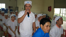 Công nhân Công ty TNHH Everwin (KCN Bình Chiểu, quận Thủ Đức, TP HCM) đối thoại với ban giám đốc tại Hội nghị Người lao động