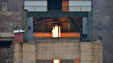 Ảnh tư liệu do Hãng thông tấn Trung ương Triều Tiên đăng phát: Một vụ thử động cơ tên lửa lực đẩy lớn của Triều Tiên tại bãi phóng vệ tinh Sohae ở tỉnh Bắc Pyongan tháng 3/2017. (Nguồn: YONHAP/TTXVN)