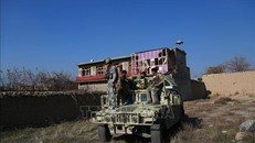 Lực lượng an ninh Afghanistan được triển khai tới hiện trường vụ đánh bom nhằm vào căn cứ quân sự Bagram của Mỹ ở tỉnh Parwan, miền Đông Afghanistan, ngày 11/12/2019. Ảnh: THX/TTXVN