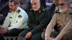 Người đứng đầu đơn vị Quds thuộc Lực lượng Vệ binh Cách mạng Hồi giáo Iran (IRGC), Thiếu tướng Qasem Soleimani (giữa) tại một sự kiện ở Tehran ngày 4/6/2019. (Nguồn: AFP/TTXVN)