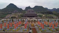 hùa Tam Chúc thưa vắng khách sau quyết định tạm dừng lễ hội để chống dịch corona.