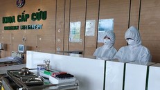 3 bệnh nhân mắc COVID-19 trong tình trạng rất nặng hiện đang được điều trị tại Bệnh viện Bệnh Nhiệt đới Trung ương. Bộ Y tế và các chuyên gia đầu ngành liên tục hội chẩn chuyên môn điều trị cho những bệnh nhân này.