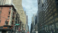 Cảnh vắng vẻ tại một tuyến phố ở New York, Mỹ khi lệnh phong tỏa được áp đặt do dịch COVID-19, ngày 14/4/2020. Ảnh: AFP/TTXVN